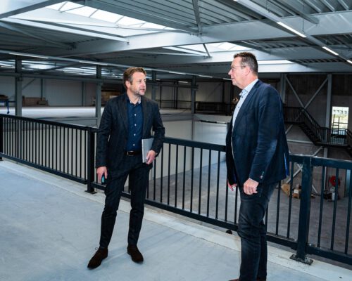Bedrijfsmakelaars kopen een bedrijfspand aan